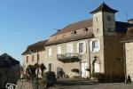 r&eacute;f&eacute;rence n&deg; 38236265 : Cornac - Impressionnante maison de village en pierre avec pigeon...